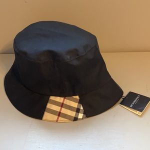 Burberry Bucket Hat (Black Nova Check)